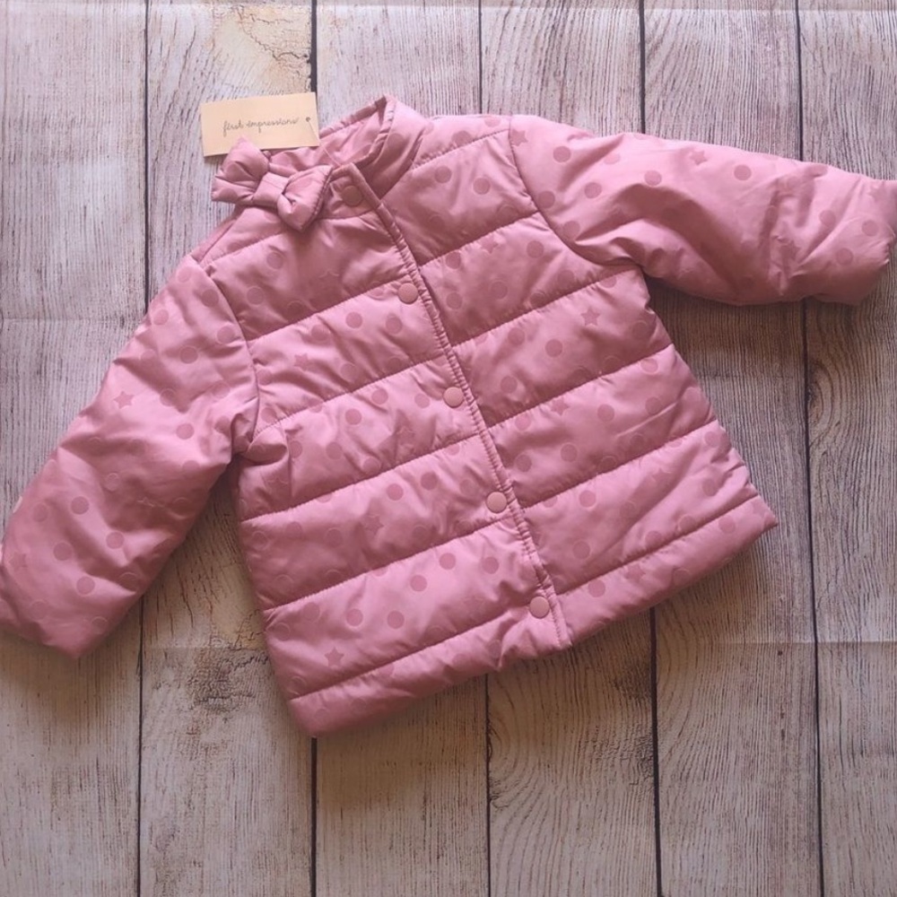 NWT Pink Jacket medium weight puffer, snaps closed. Bow on collar. Spring Fall